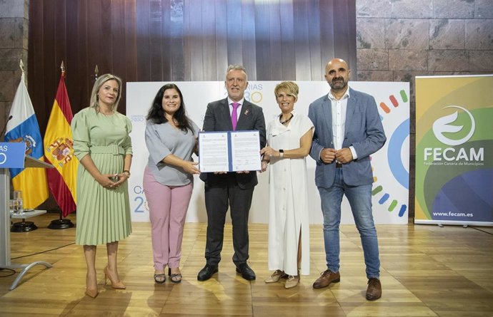 Firma del plan de empleo social de Canarias