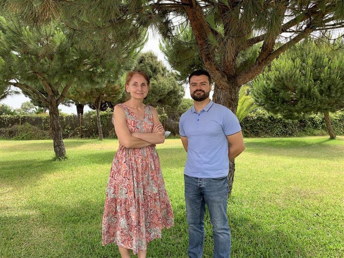 Los doctores de la UHU Francisca Manzano y Francisco José Vivas.