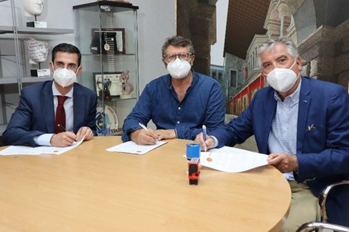 Firma del convenio de accesibilidad del Festival de Mérida