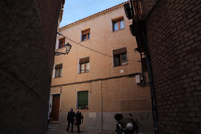 Archivo - Portales de vecinos en el casco histórico en Toledo (España), en una imagen de archivo.