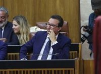 Manuel Andrés González (PP-A), Noel López (PSOE-A) y José Ramón Carmona (PP-A), secretarios del Parlamento andaluz