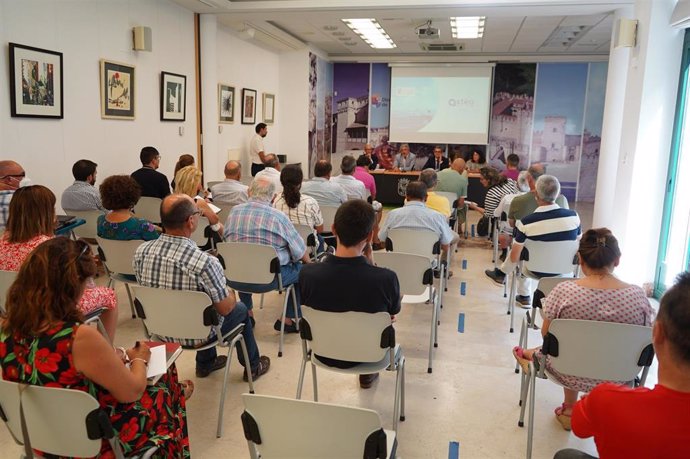 Reunión para explicar a los alcaldes el despliegue de fibra optica en la provincia de Segovia.