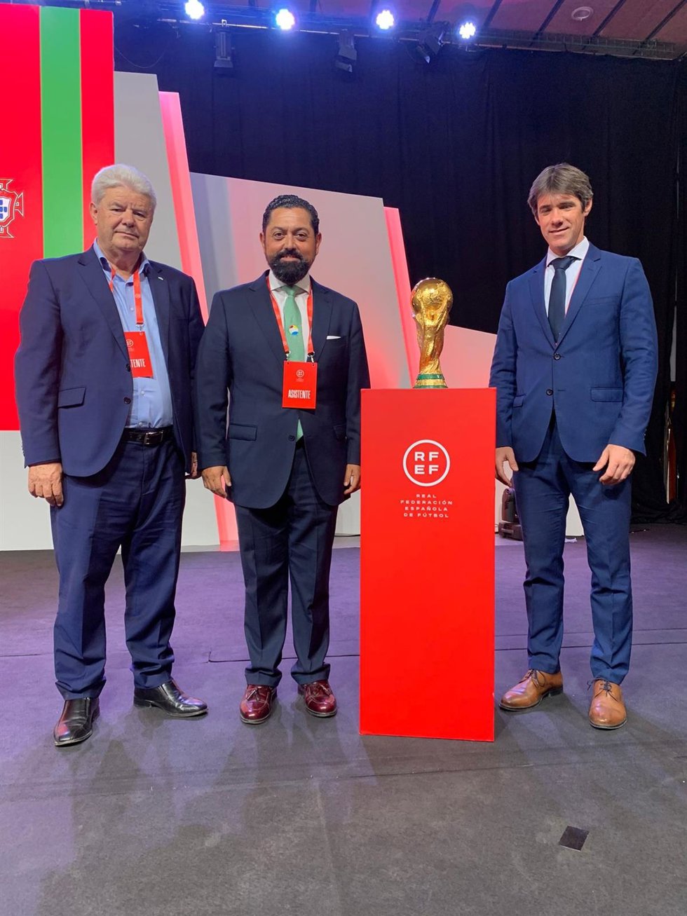 El delegado de Deportes, David Guevara, primero por la derecha, ha participado en la reunión en Madrid donde se ha formalizado la candidatura para el Mundial FIFA 2030.