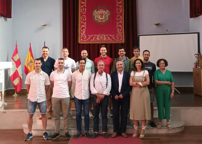 Los nuevos funcionarios que se han incorporado al Servicio de Incendios.