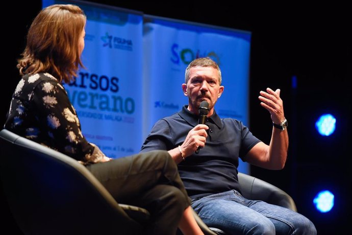 El actor, director y productor Antonio Banderas ofrece una conferencia magistral sobre las artes escénicas en un encuentro guiado por la periodista María Casado dentro de los cursos de verano de la UMAa 14 de julio de 2022 en Málaga, Andalucía.