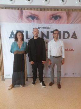 El conseller Miquel Company junto con la directora general de Cultura, Catalina Solivellas, y el director del festival Atlntida Mallorca Film Fest, Jaume Ripoll.