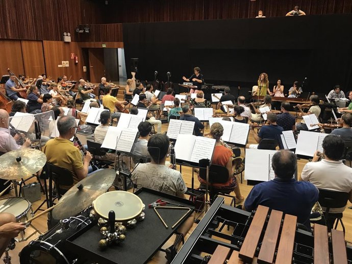 LA ORQUESTA DE VALNCIA RINDE HOMENAJE AL CANT DESTIL CON UN ESPECTÁCULO DE FUSIÓN DE MÚSICA SINFÓNICA Y TRADICIONAL
