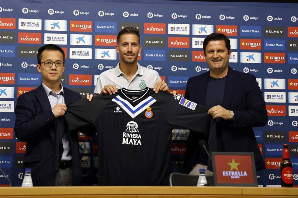 Presentación del portero Benjamin Lecomte como nuevo jugador del RCD Espanyol, en el RCDE Stadium