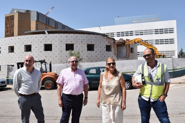 La delegada de la Junta en Soria visita las obras de la Fase II del Hospital Santa Bárbara.