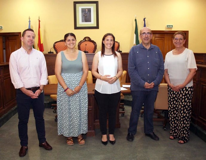 La delegada de Cultura y Patrimonio Histórico de la Junta en Córdoba, Cristina Casanueva (centro), en su visita a Lucena.