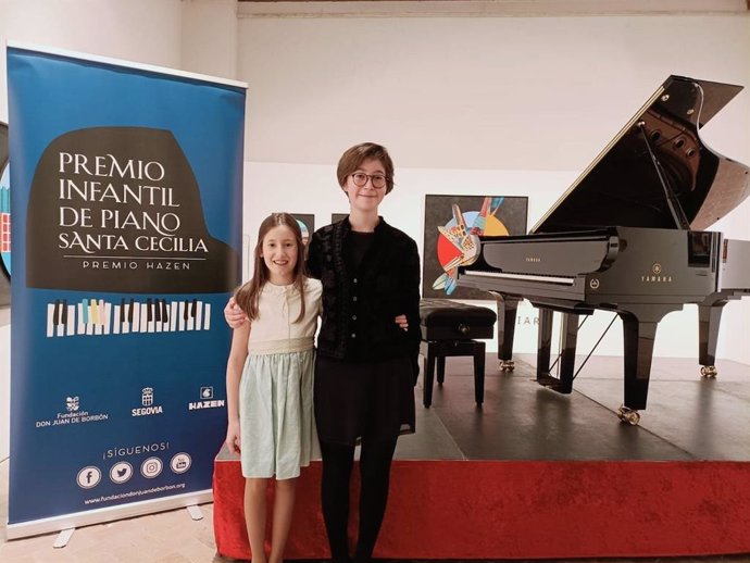Dos participantes en una edición anterior del Premio Infantil de Piano Santa Cecilia-Hazen