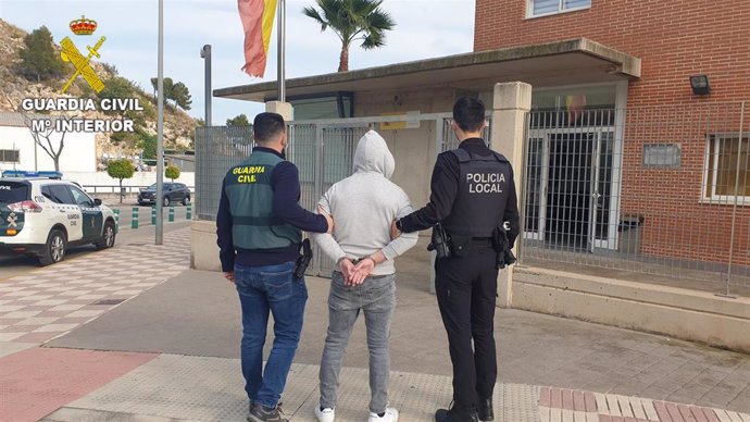 Archivo - Valencia.- Sucesos.- Detenido un hombre por 35 robos con fuerza en viviendas de la playa de Tavernes de la Valldigna 