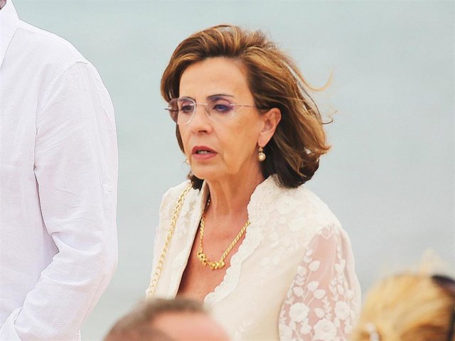 Mercedes Bernal, madre de Anabel Pantoja, en la boda de su hija