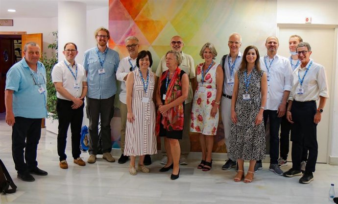 Reunión de profesionales sanitarios del ámbito onco-pediátrica