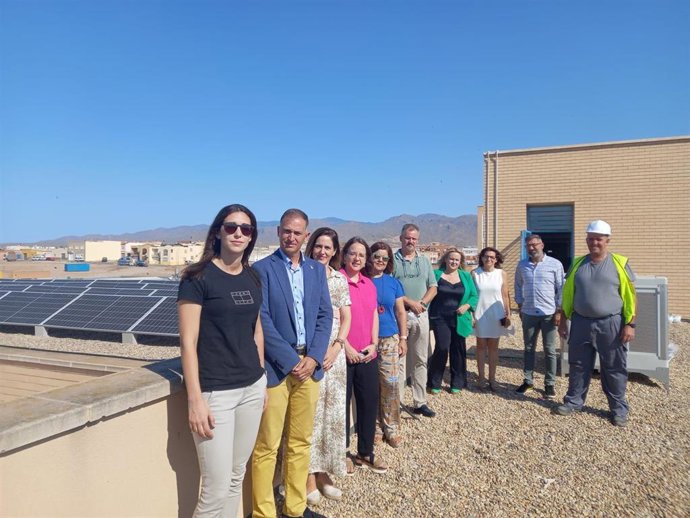 Antonio Jiménez visita las obras de bioclimatización en el IES San Isidro, en Níjar ((Almería)