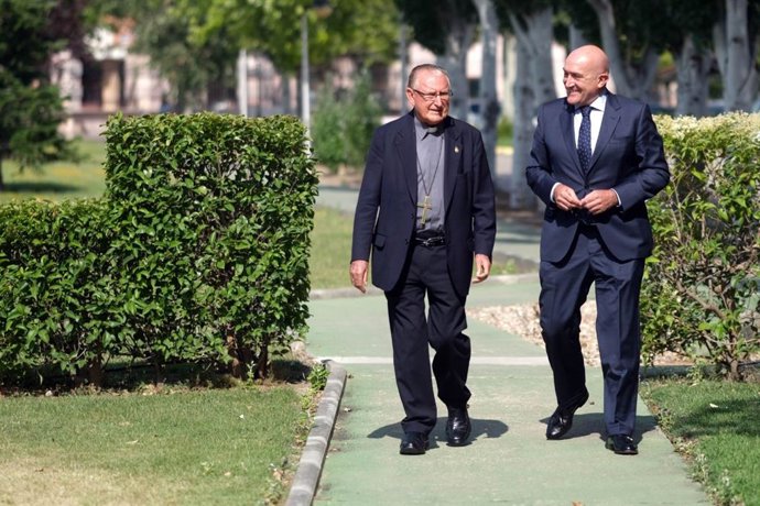 Nicolas Castellanos (I) junto a Jesús Julio Carnero (D).