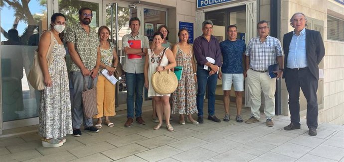 El conseller de Educación y Formación Profesional, Martí March, y el director general de Planificación, Ordenación y Centros, Antoni Morante, se reúnen con la comisión de educación de Son Gotleu
