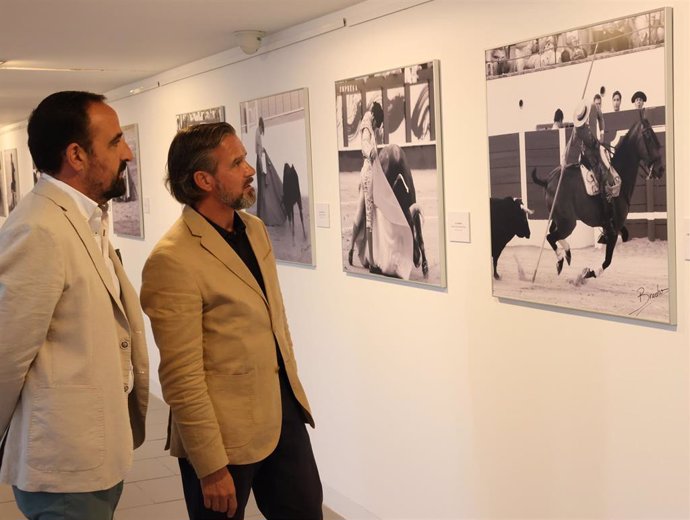 El fotógrafo David Bracho exhibe su 'Tauromagia' en la Diputación de Málaga