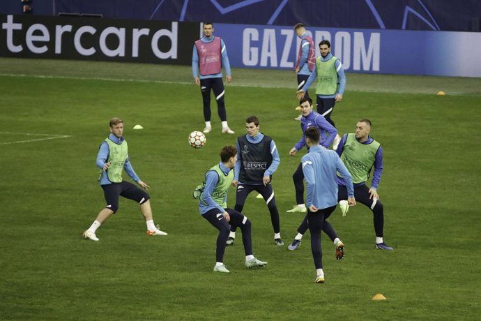 Archivo - Jugadores del Zenit de San Petersburgo antes de un partido de la Liga de Campeones