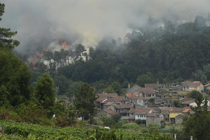 Foto de archivo de un incendio registrado en Melón (Ourense).
