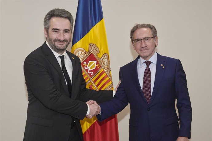 El conseller de Economía y Hacienda de la Generalitat, Jaume Giró, y el ministro de Finanzas y portavoz del Govern d'Andorra, Eric Jover