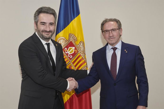 El conseller d'Economia i Hisenda de la Generalitat, Jaume Giró, i el ministre de Finances i portaveu del Govern d'Andorra, Eric Jover