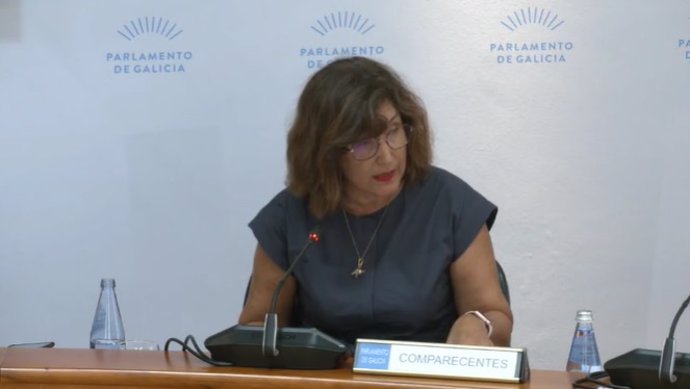 La directora xeral de Recursos Humanos del Sergas, Ana Comesaña, en la Comisión 5, de Sanidad, del Parlamento gallego.