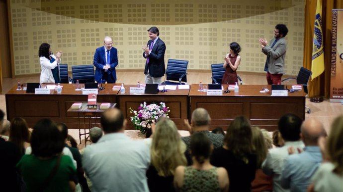 Homenaje al catedrático Juan Fernández Valverde