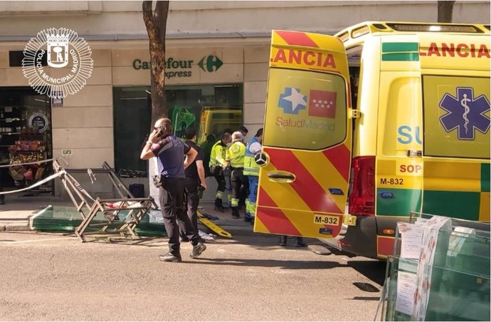 Herido un trabajador al caerle una pesada plancha del cristal en las piernas