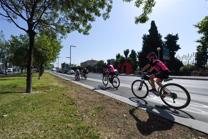 El nuevo carril bici en el inicio del puente dels Passadors en Sant Adri de Bess.