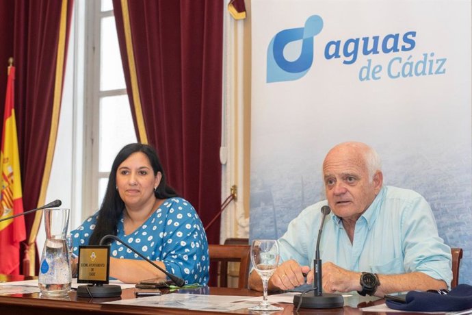 Campaña municipal en Cádiz para incentivar el consumo de agua del grifo en los bares