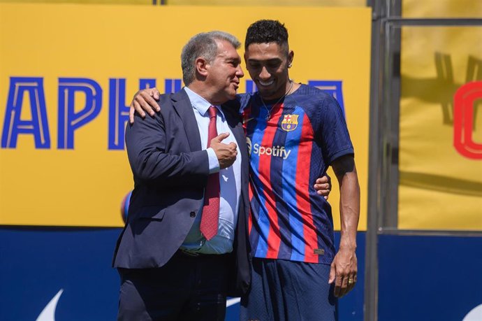 15 July 2022, Spain, Barcelona: New signing Raphinha (R) poses for pictures with FC Barcelona president Joan Laporta during his unveiling at Ciutat Esportiva Joan Gamper. Photo: Gerard Franco/DAX via ZUMA Press Wire/dpa