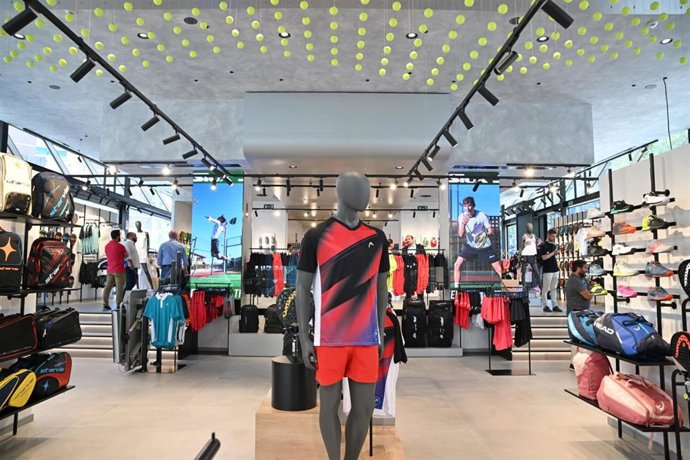 Abre en Madrid la mayor tienda de pádel del mundo.