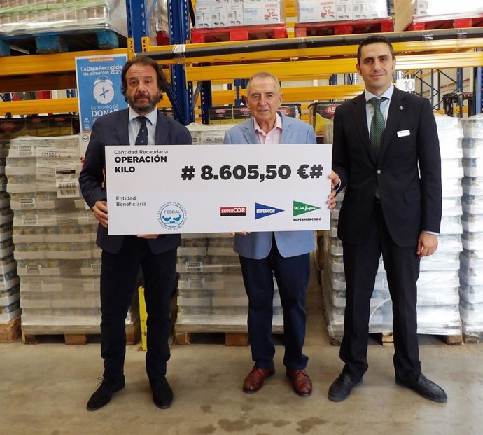 Archivo - El Banco de Alimentos Medina Azahara recibe más de 8.600 euros de El Corte Inglés e Hipercor