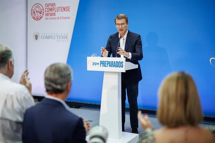 El presidente del PP, Alberto Núñez Feijóo, inaugura el curso Fortalecer Europa con una alternativa para la mayoría, a 13 de julio de 2022, en San Lorenzo de El Escorial, Madrid (España). El líder del PP utiliza este espacio, que pertenece a la progra