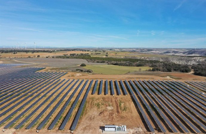 Archivo - Planta fotovoltaica de Iberdrola