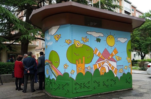 Archivo - Estación de medición decorada