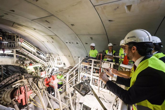 Archivo - El vicepresidente y conseller de Políticas Digitales y Territorio de la Generalitat, Jordi Puigneró, en su visita a la tuneladora de la L9