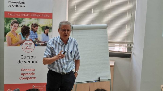 Ponencia del catedrático de la UAM Juan José Rodríguez en la UNIA.