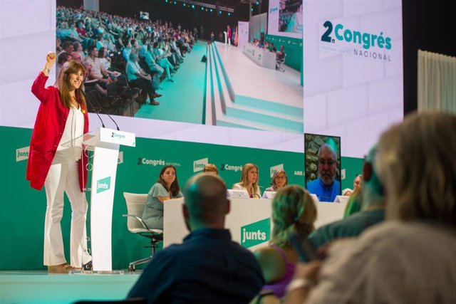 La líder de Junts, Laura Borràs, en su intervención en la segunda parte del congreso del partido en L?Hospitalet de Llobregat (Barcelona)