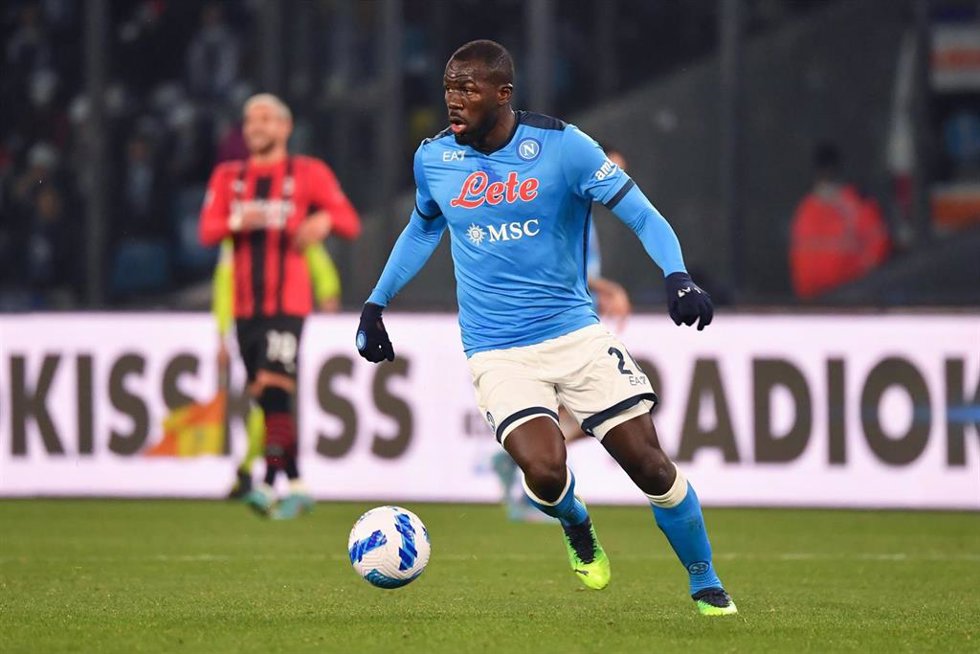Archivo - El defensa senegalés Kalidou Koulibaly durnate su etapa en el Nápoles.