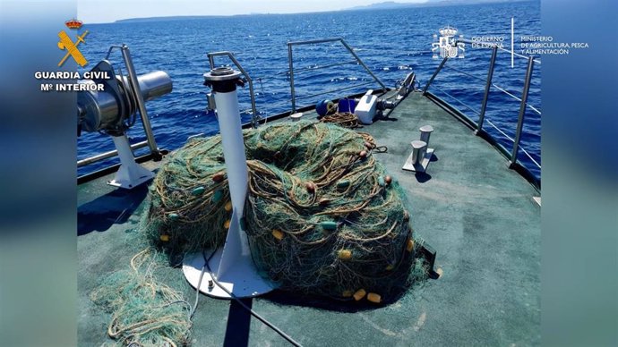 Localizan y retiran dos redes ilegales en el Cabo de la Huerta