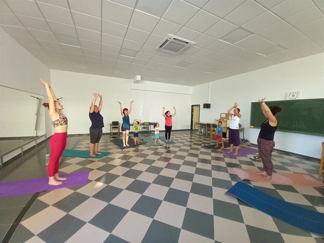 Uno de los talleres de 'Yoga en familia'