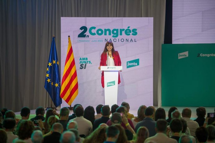 La presidenta de Junts, Laura Borrs, durant la seva intervenció a l'inici de la segona part del congrés del partit que se celebra a l'Hospitalet de Llobregat (Barcelona)