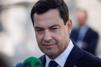 Moreno, en "permanente contacto" con la consejera Crespo y alcaldes por el "fuego complicado" de Mijas (Málaga)