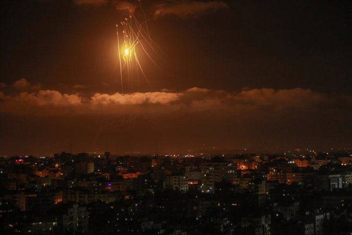 Archivo - El sistema de defensa aria israeliana 'Cúpula de Ferro' llana míssils per interceptar coets disparats des de la Franja de Gaza cap a Israel