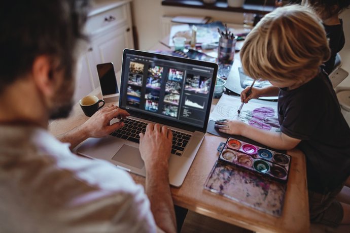 Archivo - Pintura, familia, imagen, fotos, ordenador, cuadros