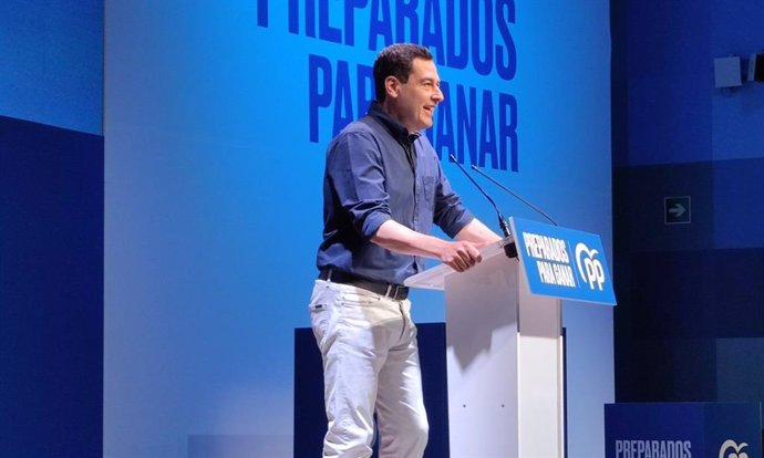 El presidente de la Junta de Andalucía y del PP-A, Juanma Moreno, en la clausura del congreso del PP de Extremadura.