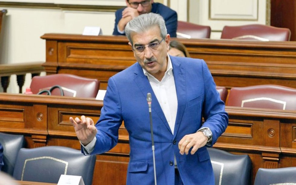 Archivo - Román Rodríguez, vicepresidente canario y consejero de Hacienda, Presupuestos y Asuntos Europeos