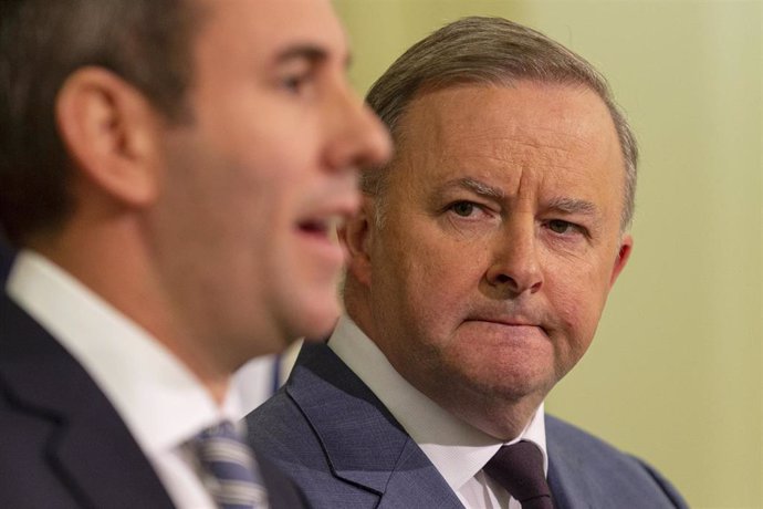 Archivo - El primer ministro de Australia, Anthony Albanese, y el ministro de Tesoro, Jim Chalmers.